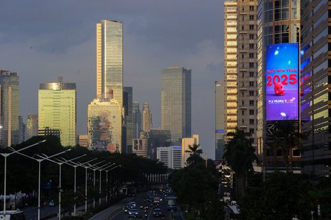 FOTO: Suasana Jalan Sudirman Mulai Ditutup untuk Perayaan Tahun Baru 2025, Cek Rekayasa Lalu Lintasnya!