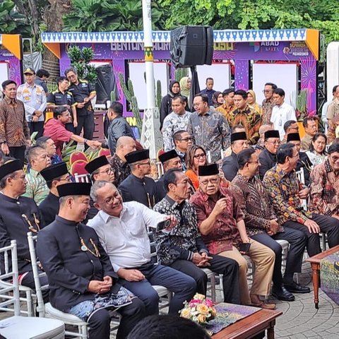 Momen Anies-Ahok Duduk Sebelahan di Balai Kota Jakarta, Ngobrol dan Tertawa Barsama