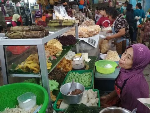 Tengkleng di Pasar Gede Solo. (Bola.com/Yus Mei Sawitri)