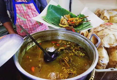 Tengkleng di Pasar Gede Solo. (Bola.com/Yus Mei Sawitri)