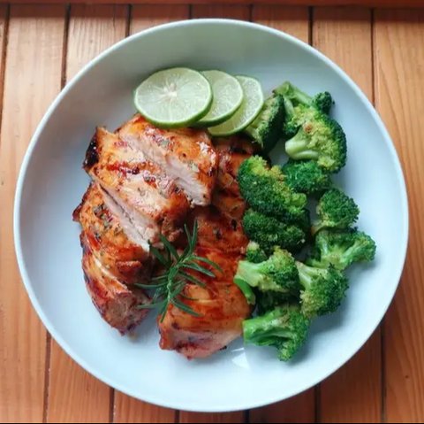 Diet Gak Harus Membosankan, Ini 5 Cara Olah Dada Ayam Agar Tetap Nikmat