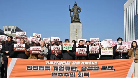 FOTO: Amarah Rakyat Korea Selatan Tuntut Presiden Yoon Suk Yeol Mundur dan Ditangkap Buntut Darurat Militer