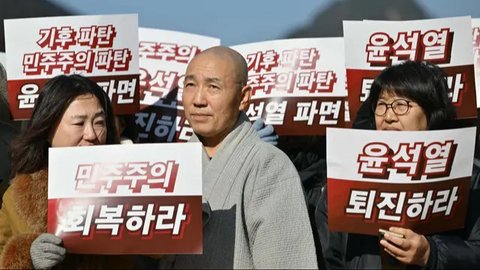 FOTO: Amarah Rakyat Korea Selatan Tuntut Presiden Yoon Suk Yeol Mundur dan Ditangkap Buntut Darurat Militer