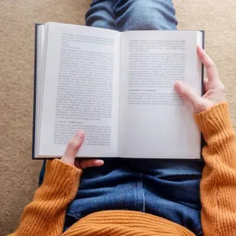 Ilustrasi Membaca Buku Credit: pexels.com/Namera