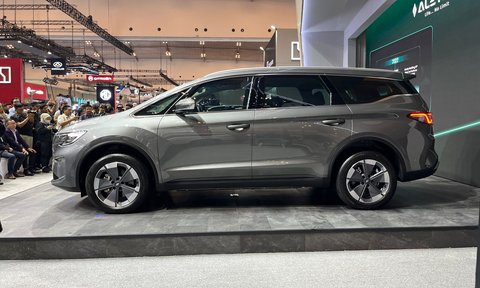 Mobil listrik Aletra L8.