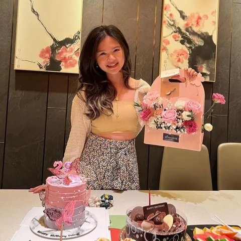 Mantan pacar Kaesang Pangarep, Felicia Tissue bertemu dengan Sekretaris Jenderal PDIP Hasto Kristiyanto. (IG @feliciatissue).