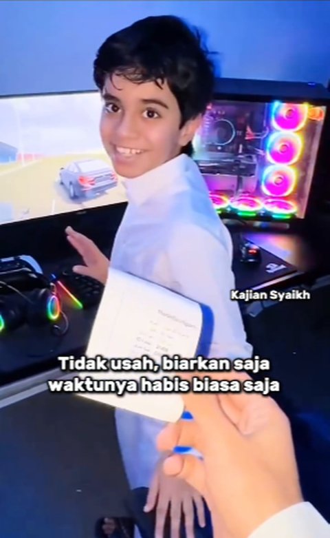 Anak Ini Pilih Pergi Sholat pada Waktunya Meski Sedang Seru Main Game
