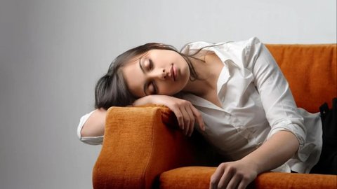 Malas Tapi Pintar? Penelitian Ini Ungkap Orang Malas Cenderung Punya IQ Tinggi!