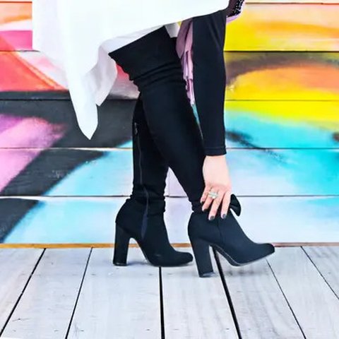 Ilustrasi memilih sepatu. (Copyright Pexels/Alexandra Maria)