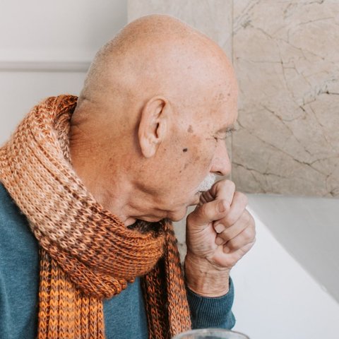 Batuk yang tak kunjung sembuh dapat menjadi tanda adanya masalah kesehatan yang lebih serius, yang memerlukan perhatian medis