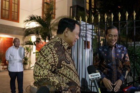 FOTO: Momen Jokowi Malam-Malam Temui Prabowo di Kertanegara