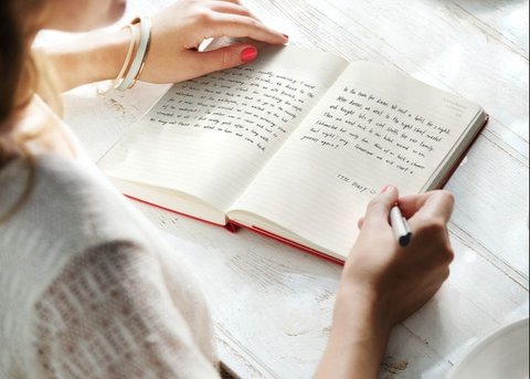 Terbukti Ampuh! Cara Journaling Bisa Redakan Kecemasan Anda Secara Instan