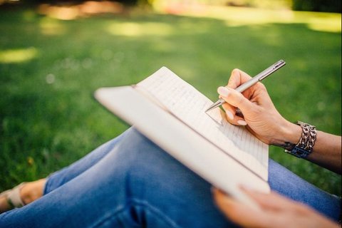 Terbukti Ampuh! Cara Journaling Bisa Redakan Kecemasan Anda Secara Instan