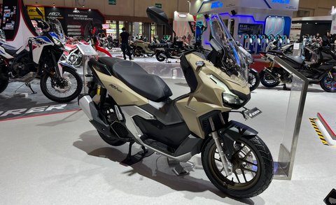 Honda ADV 160 adalah sebuah skuter.