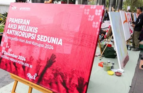 FOTO: Hari Antikorupsi Sedunia, Puluhan Seniman Kritik Korupsi Lewat Guratan Kuas