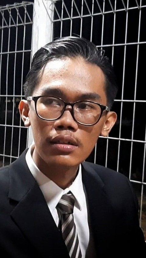 Almas juga putra dari Koordinator Masyarakat Antikorupsi Indonesia (MAKI), Boyamin Saiman.
