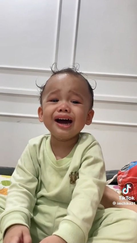 Momen Bayi Jenius Kenneth 'Kenkulus' Nangis karena Sang Ayah Tak Bisa Jawab Soal Coding, Gemas <br>