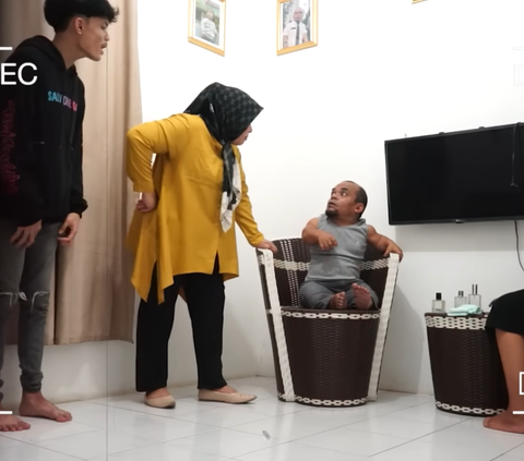 Di Prank, Ucok Baba Kepergok oleh Sang Istri Selingkuh dengan Wanita Cantik Penjual Parfum