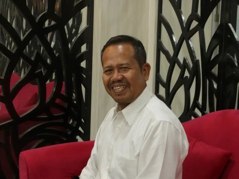Kisah Abubakar Eby Hara Dosen Unej Jadi Guru Besar Gara-gara Sering Dengar Radio sejak Kecil