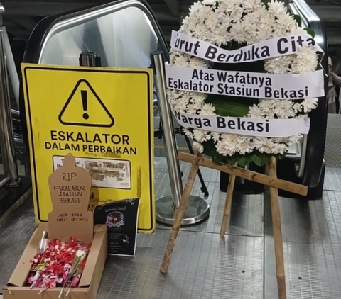 100 Hari Eskalator Stasiun Bekasi Mati, Penumpang Gelar Aksi Tabur Bunga