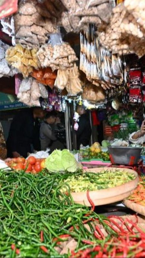 Cek Pasar Wonogiri, Jokowi Akui Harga Beras Naik
