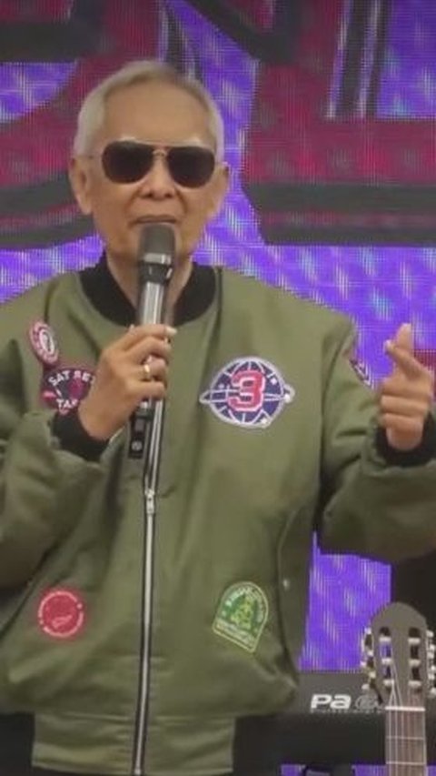 Anak Presiden Pakai Kaca Mata Hitam & Jaket Bomber, Merasa Muda-Tampan Ditepuki Eks Panglima TNI<br>
