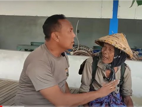 Kakek 80 Tahun Bikin Perwira Polisi Kaget, 7 Tahun Jalan Kaki Datangi 261 Makam Para Wali & Presiden RI