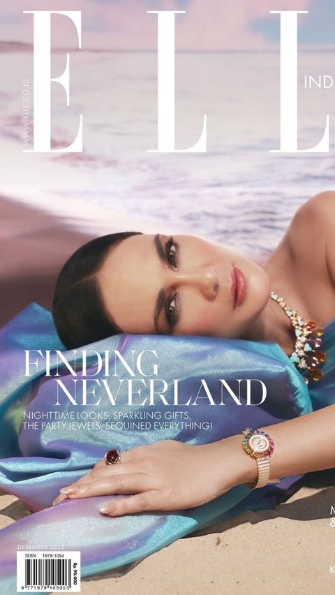 Latest, Luna Maya becomes the cover of ELLE Indonesia magazine.