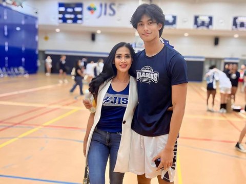 Momen Diah Permatasari Antar Sang Putra Tanding Basket di Taiwan, Tinggi Badannya Bikin Melongo