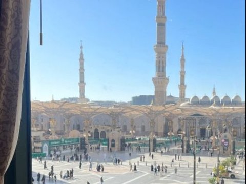 Cantiknya Titi Kamal Bercadar saat Umrah, Bikin Pangling