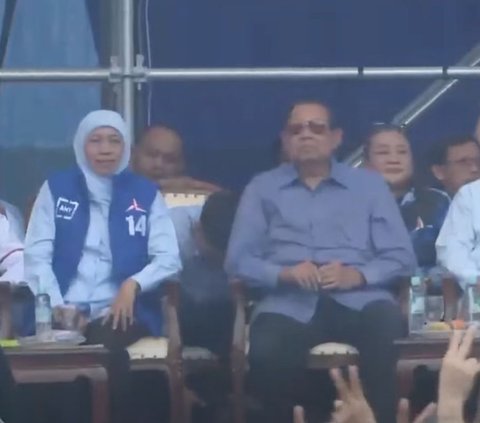 Potret Khofifah Berjaket Demokrat, Duduk di Sebelah SBY saat Kampanye Prabowo di Malang
