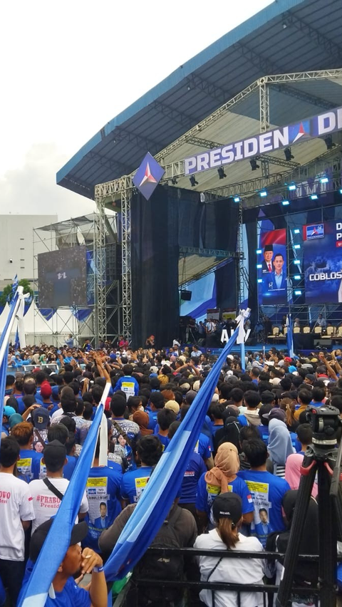 Diisukan Sakit, Prabowo Joget Bareng Denny Caknan di Depan SBY dan AHY saat Kampanye Demokrat