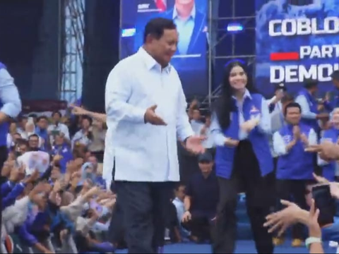 Diisukan Sakit, Prabowo Joget Bareng Denny Caknan di Depan SBY dan AHY saat Kampanye Demokrat