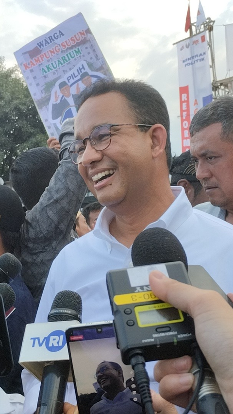 Anies Given Money by Supporters in South Tapanuli, to Buy Vitamins