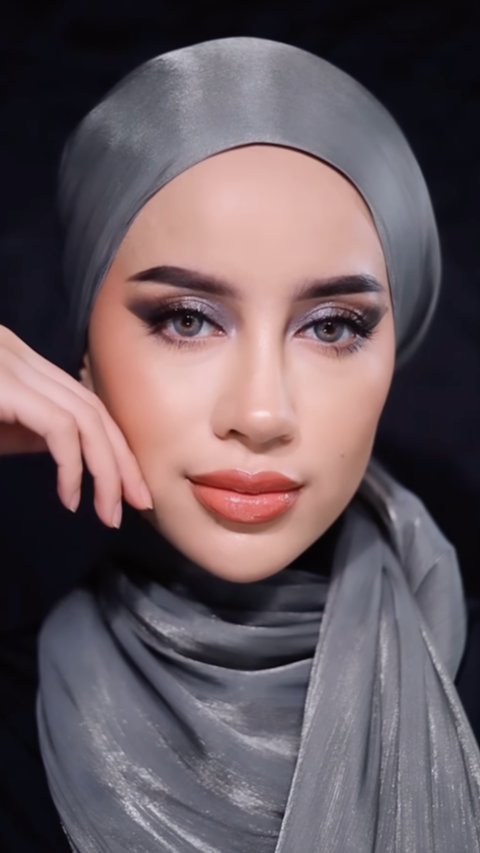 Display Bold During Hena Night, Check out Aghnia Punjabi's Makeup