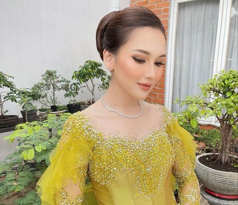 The Enchantment of Ayu Ting Ting with a Kebaya Dress, Her Transformation Style is Astonishing