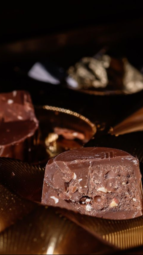 Dapat Cokelat Sekardus dari Pacar, Perempuan Ini Malah Jadi Pedagang Cokelat
