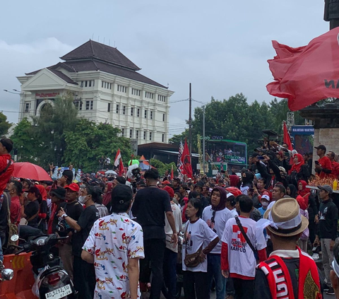 Mahfud MD Pimpin Doa dan Selawat Badar Saat Kampanye Akbar Terakhir di Solo