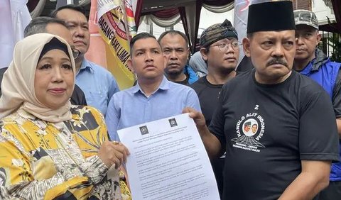 Karena itu, 40 juta dari total 65,4 juta pelaku ekonomi rakyat UMKM & Koperasi berkomitmen untuk mencoblos pasangan Prabowo-Gibran.<br>