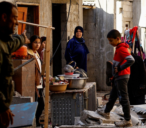 Keadaan ini sangat mengkhawatirkan dan membutuhkan bantuan internasional untuk mengatasi krisis kemanusiaan yang sedang terjadi di Rafah. Foto: REUTERS/  Ibraheem Abu Mustafa