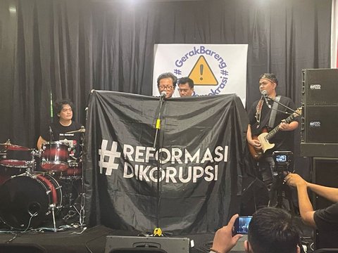 Aksi Relawan Anies dan Ganjar Gelar Stand Up Comedy Gandeng Aktivis Bertajuk 'Jaga Demokrasi'
