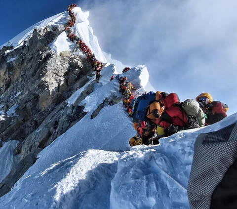 Gunung Everest Berbau Busuk karena Penuh Kotoran Manusia, Pendaki Wajib Bawa Turun Tinjanya