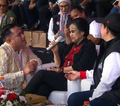 Megawati dan Puan Nyanyi Dangdut dan Joget Bareng King Nassar, Massa Pendukung Ganjar Padati Simpang Lima