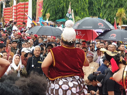 Ganjar Ajak Pendukung Doakan Pak Bono, Pemeran Semar yang Meninggal Saat Kampanye di Solo