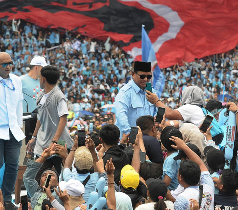 FOTO: Penampakan Massa Pendukung Prabowo-Gibran Sesaki Stadion Utama GBK hingga SBY dan AHY Hadir di Tengah Kerumunan