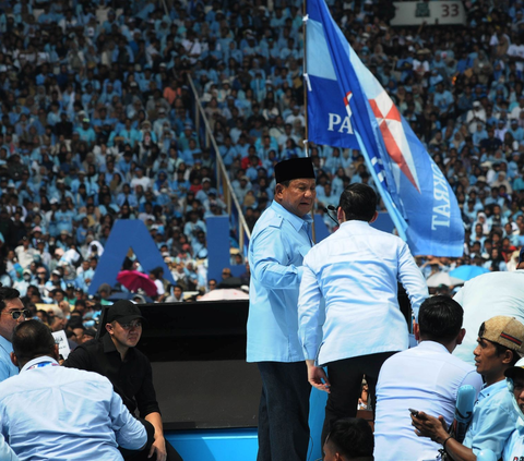 FOTO: Penampakan Massa Pendukung Prabowo-Gibran Sesaki Stadion Utama GBK hingga SBY dan AHY Hadir di Tengah Kerumunan