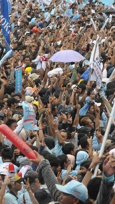 Selain itu, gelombang massa pendukung juga membuat suasana GBK bergemuruh. Foto: merdeka.com / Imam Buhori