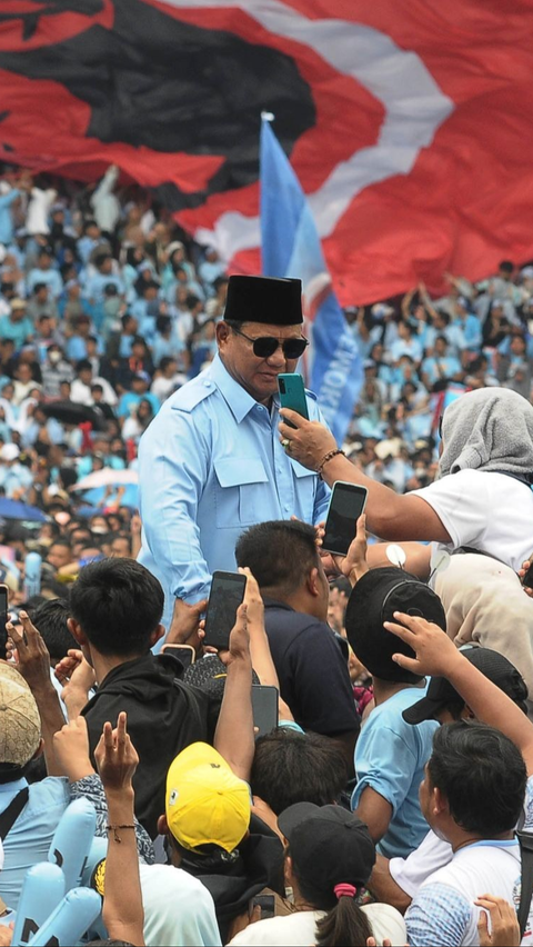 Tutup Pidato Kampanye Akbar, Prabowo Joget Gemoy Berbaur di Lautan Pendukung
