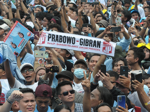 FOTO: Penampakan Massa Pendukung Prabowo-Gibran Sesaki Stadion Utama GBK hingga SBY dan AHY Hadir di Tengah Kerumunan