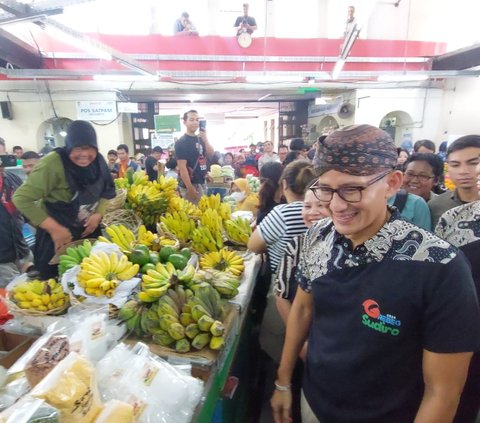 Kampanye Ganjar-Mahfud Usai, Sandiaga Blusukan ke Pasar dan Klenteng di Solo
